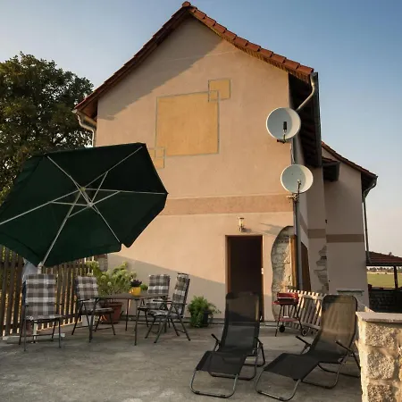 Apartment Spacious With Terrace Zur Forelle *
